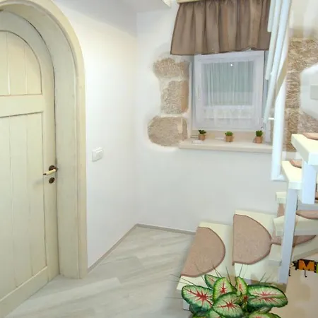 Sanjin Antique Apartamento *