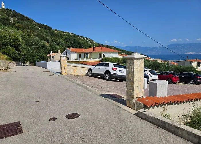 Sanjin Antique Apartment Baška